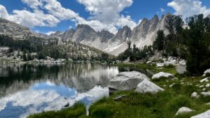 Hiking over Kearsarge Pass to Kearsarge Lakes